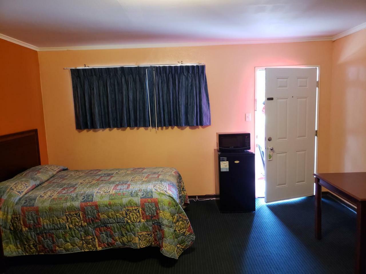 Encino Motel Pleasanton Exterior foto